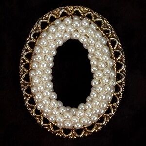 Vintage aged, silvertone, faux pearl costume brooch pin